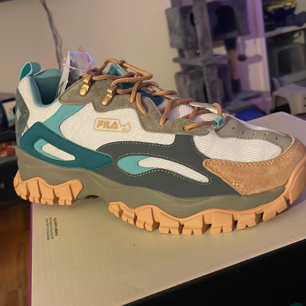 FILA RAY TRACER TR2. FiLA x American Eagle. Cool Unique STANDOUT sneakers